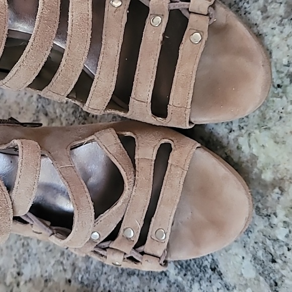 4 Pairs of Heels - Picture 6 of 16